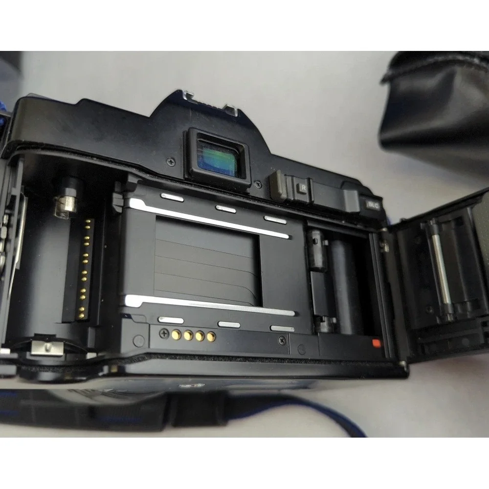 Minolta Maxxum 5000 35mm SLR Camera Sigma 28-70mm Lens 2800 AF Flash Bag Bundle‎